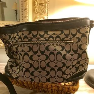 Coach purse original design with C design